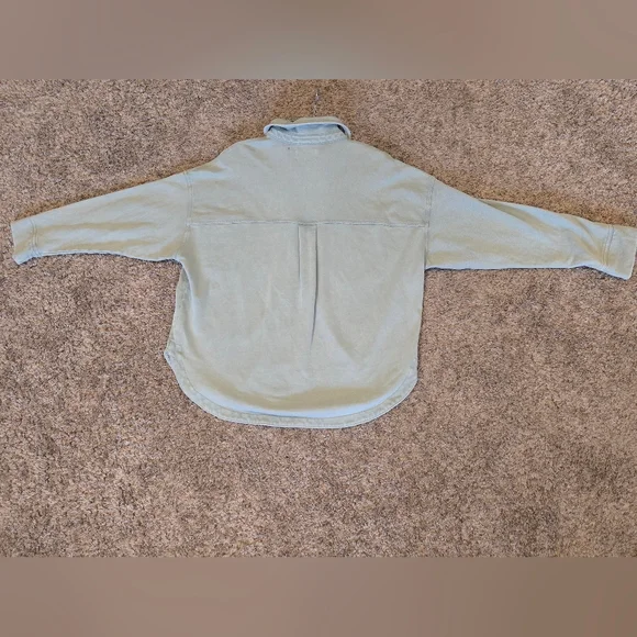 Z Supply All Day Knit Denim Jacket Size MEDIUM- (Tiny Hole Near Neck) - Picture 2 of 13